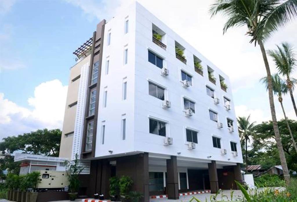 Green Paradise Hotel Yangon Bagian luar foto