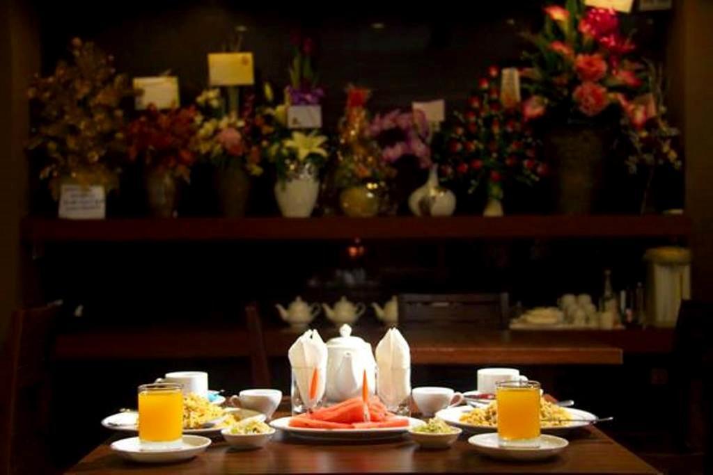 Green Paradise Hotel Yangon Bagian luar foto