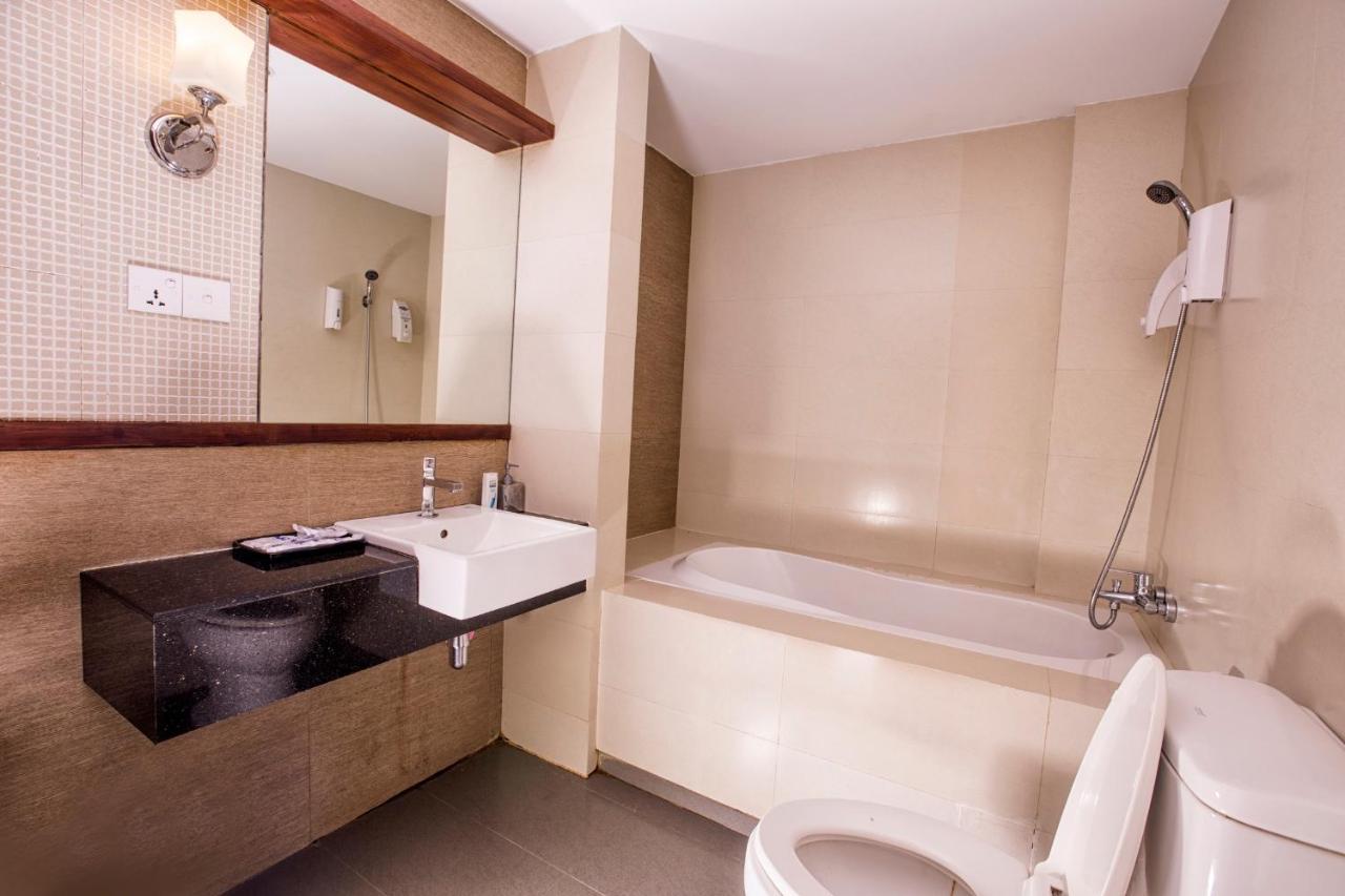 Green Paradise Hotel Yangon Bagian luar foto